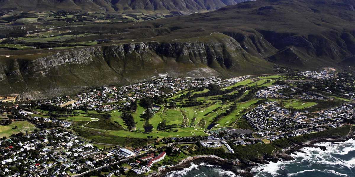 Golf club aerial