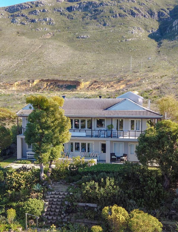 Hermanus lodge on the green side